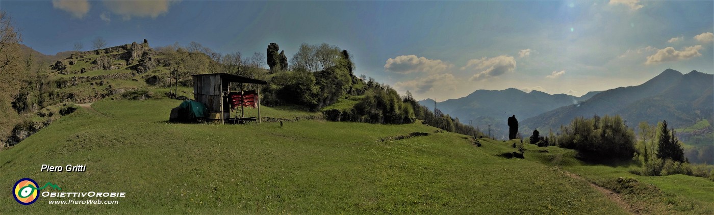 58 Ammiriamo anche lo spettacolo dei famosi 'pimpoi' di Carubbo.jpg